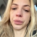 Nadezhda Sysoeva Instagram - Я вам не говорила и мало кто из «весёлых» в медиа говорит о таком : sooooo сколько я выплакала за этот год ?! Слишком много. В какой-то момент я начала фоткать и снимать себя (фиксировать) и ужаснулась,что это происходит…почти каждый день . За этот год я высохла и повзрослела ..на этом вы особенно любите акцентировать 🤷🏼‍♀️ опустила руки, разбилась,потеряла,обрела-сь))) Спорт . Английский (с мощной практикой 😂👅) Баскетбол. Книги. Настоящие друзья. Танцы Расти и моя Семья❤️ Мои самые прочные «инструменты» которые каждый день заставляют меня улыбаться. А что помогает вам ?