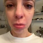 Nadezhda Sysoeva Instagram - Я вам не говорила и мало кто из «весёлых» в медиа говорит о таком : sooooo сколько я выплакала за этот год ?! Слишком много. В какой-то момент я начала фоткать и снимать себя (фиксировать) и ужаснулась,что это происходит…почти каждый день . За этот год я высохла и повзрослела ..на этом вы особенно любите акцентировать 🤷🏼‍♀️ опустила руки, разбилась,потеряла,обрела-сь))) Спорт . Английский (с мощной практикой 😂👅) Баскетбол. Книги. Настоящие друзья. Танцы Расти и моя Семья❤️ Мои самые прочные «инструменты» которые каждый день заставляют меня улыбаться. А что помогает вам ?