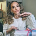 Nadezhda Sysoeva Instagram - Ушки на макушке! 🐰Это моя распаковка подарка от @minogarova Машааааа 🥹Ты прелесть ,спасибо !♥️ А как же повезет моему дорогому другу Женечке @evgenyborodenko с сюрпризом от снегурки. Только тссс🤫 LjN8Jt2Ft Реклама: ООО «Яндекс Пэй», 7703466743