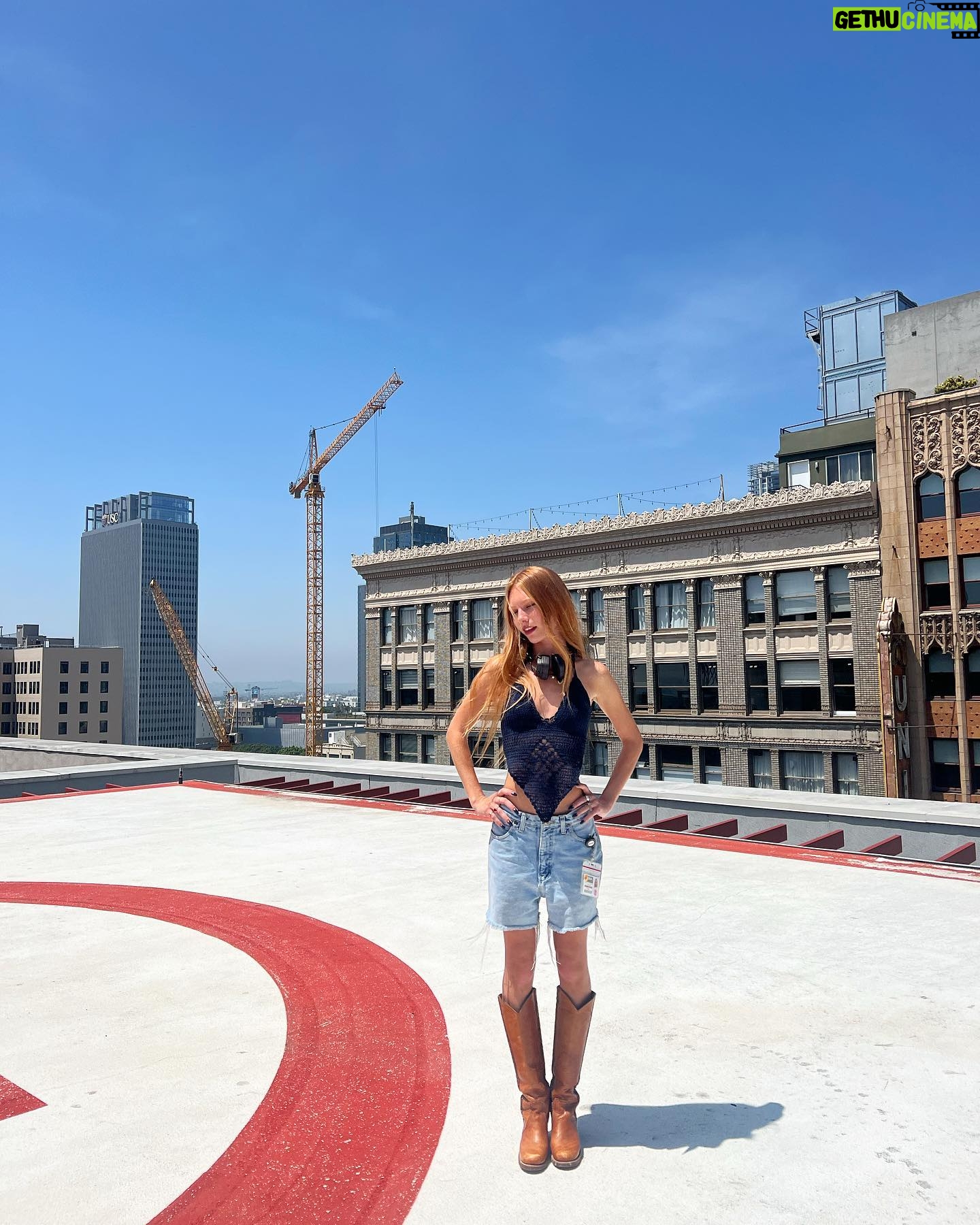 Nadia Turner Instagram – waiting for my ride 🚁 | Gethu Cinema, image size:1440x1800