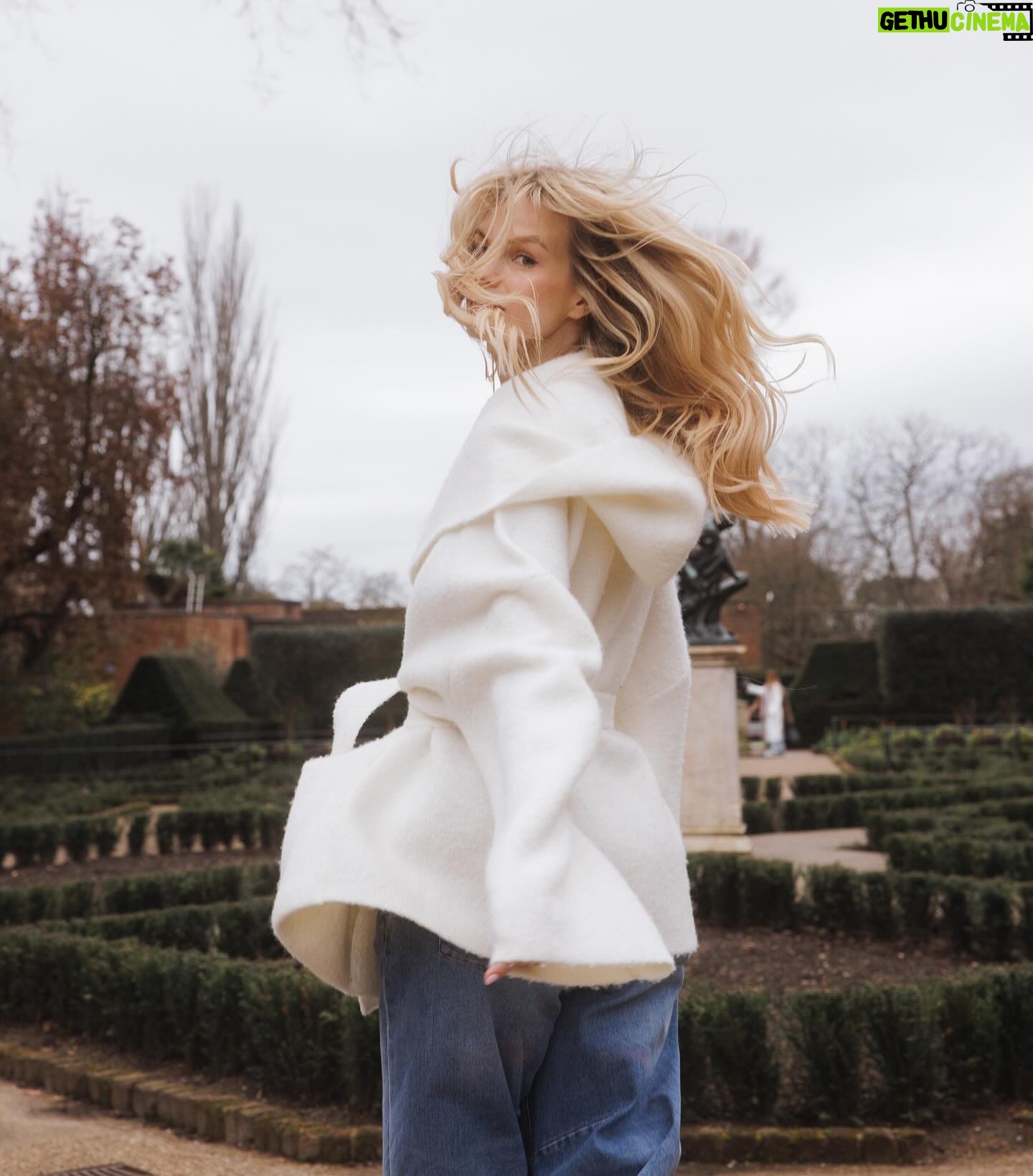 Nadine Leopold Instagram - Sometimes you just have to dance it out 🥰