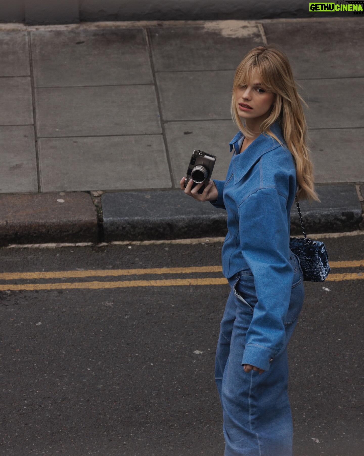 Nadine Leopold Instagram - Catch me outside 📸 @rebeccaspencer_photography