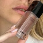 Nadine Leopold Instagram – The perfect blush does exist 💗 wearing shade warm pink 🌸 @chanel.beauty #chanelbeauty