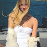 Nadine Leopold Instagram - All these warmer days now get me so excited for summer 👙💗☀️