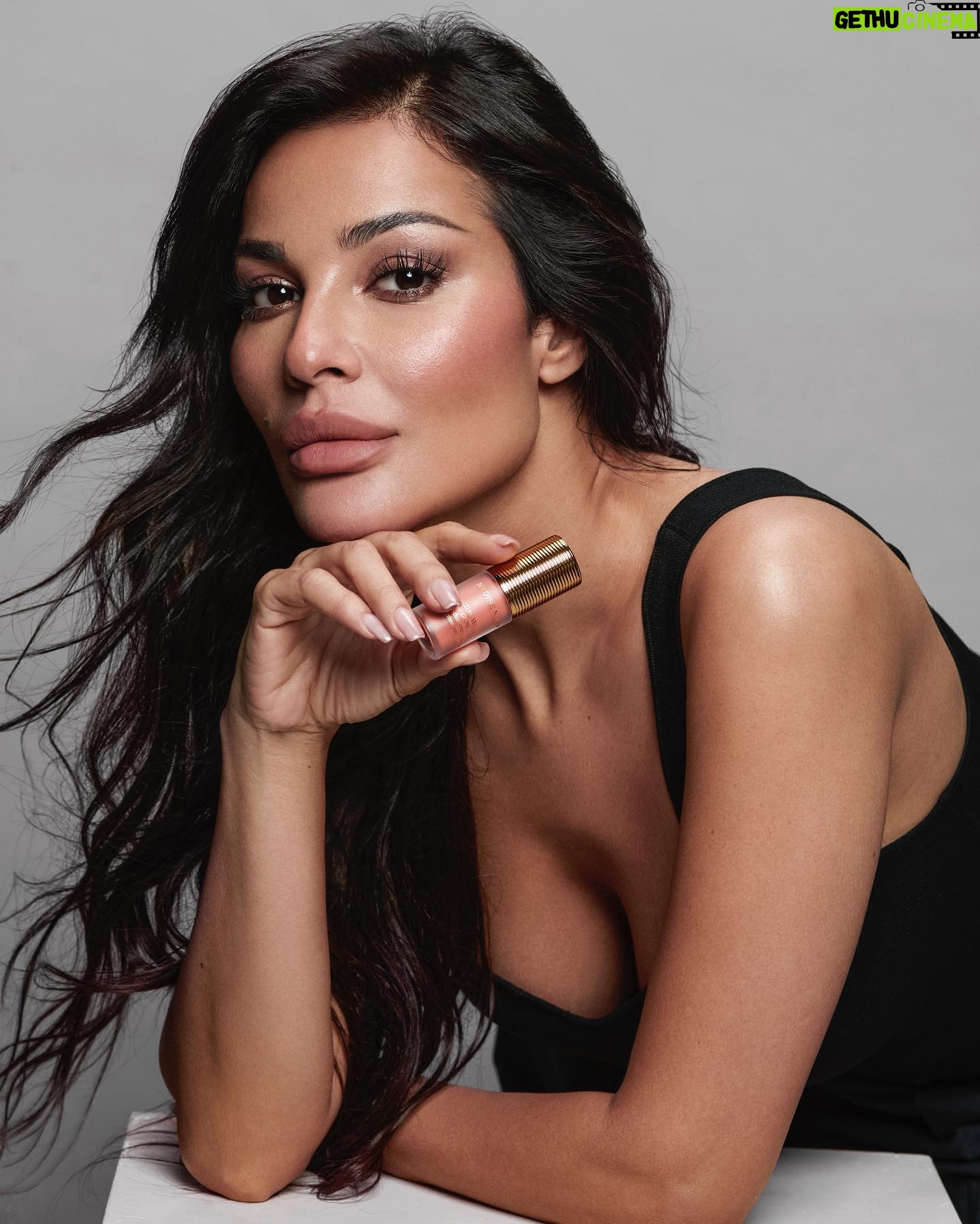 Nadine Njeim Instagram - ALLURE VELVET GLOW cream blush lip to cheek in shade Nadine Privée! My all time favourite nude peach 🌟 available on Nadine Njeim website 🔗 link in bio @nadine.njeim.beauty #nadinenjeimbeauty #NNNbeauty #findyourlight #unveilyourbeauty