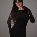 Nadine Njeim Instagram - بكرا السبت ٢٧ ابريل 👀👀👀😱😱😱 نادين نجيم بيوتي رح يصير متوفر اونلاين بكل العالم فيكم تطلبوا وين ما كنتوا أميركا اوروبا استراليا كندا المكسيك وكل الوطن العربي 🌎🔥🔥🔥🤩🤩🤩 @nadine.njeim.beauty فيكم تشوفوا وتتسوقوا كل شي على الموقع الرسمي 💻 اللينك موجود بالبايو 🔗 🔻 تسجلوا هلىء تتكونوا اول حدا بيحصل على المنتجات نادين نجيم بيوتي لكل إمرأة ! تؤمن بنفسها 🙌🏼 مهما كانت ظروفها 🤫 رسالة لكي سيدتي لتتذكري انك مميزة 😘و جميلة و تستحقين الاعتناء بنفسك و ان تحبي نفسك 🥰 عبّري عن نفسك وعن جمالك كما تشائين و كوني واثقة بنفسك دائماً 😍 نصف جمالك ينبع من داخلك 🌟 كوني متميزة دائماً ولا تجعلي اي شيء يحبطك 🙏🏼 تذكري انا و الكثير من النساء هنا سوف ندعمك و نحبك و نلهمك لتحقيق ذاتك 🥹 هذا هو هدفنا 🙌🏼 هل تريدين ان تشاركينا هذه الرسالة ؟ تسجّلي الآن وساعدينا في تحقيق رسالتنا لأجلك ولأجل كل إمرأة 💗🙏🏼 قبلاتي ، نادين نسيب نجيم #نادين_نسيب_نجيم #nadinenjeimbeauty # findyourlight #unveilyourbeauty