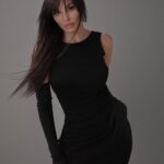 Nadine Njeim Instagram - بكرا السبت ٢٧ ابريل 👀👀👀😱😱😱 نادين نجيم بيوتي رح يصير متوفر اونلاين بكل العالم فيكم تطلبوا وين ما كنتوا أميركا اوروبا استراليا كندا المكسيك وكل الوطن العربي 🌎🔥🔥🔥🤩🤩🤩 @nadine.njeim.beauty فيكم تشوفوا وتتسوقوا كل شي على الموقع الرسمي 💻 اللينك موجود بالبايو 🔗 🔻 تسجلوا هلىء تتكونوا اول حدا بيحصل على المنتجات نادين نجيم بيوتي لكل إمرأة ! تؤمن بنفسها 🙌🏼 مهما كانت ظروفها 🤫 رسالة لكي سيدتي لتتذكري انك مميزة 😘و جميلة و تستحقين الاعتناء بنفسك و ان تحبي نفسك 🥰 عبّري عن نفسك وعن جمالك كما تشائين و كوني واثقة بنفسك دائماً 😍 نصف جمالك ينبع من داخلك 🌟 كوني متميزة دائماً ولا تجعلي اي شيء يحبطك 🙏🏼 تذكري انا و الكثير من النساء هنا سوف ندعمك و نحبك و نلهمك لتحقيق ذاتك 🥹 هذا هو هدفنا 🙌🏼 هل تريدين ان تشاركينا هذه الرسالة ؟ تسجّلي الآن وساعدينا في تحقيق رسالتنا لأجلك ولأجل كل إمرأة 💗🙏🏼 قبلاتي ، نادين نسيب نجيم #نادين_نسيب_نجيم #nadinenjeimbeauty # findyourlight #unveilyourbeauty