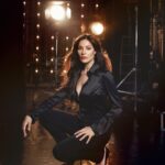 Nadine Njeim Instagram - Hello, my beautiful ladies! How are you ?! I have great news to share with you! We're sending out all your pre-orders 🚚 🤩 it’s on the way !!!! I can't wait for you to try the glow collection and see the amazing results for yourself! Don't forget to tag the page so we can repost it and use #nadinenjeimbeauty @nadine.njeim.beauty #beauty #glow #clean #cleanbeauty #vegan #beautytips #glowing