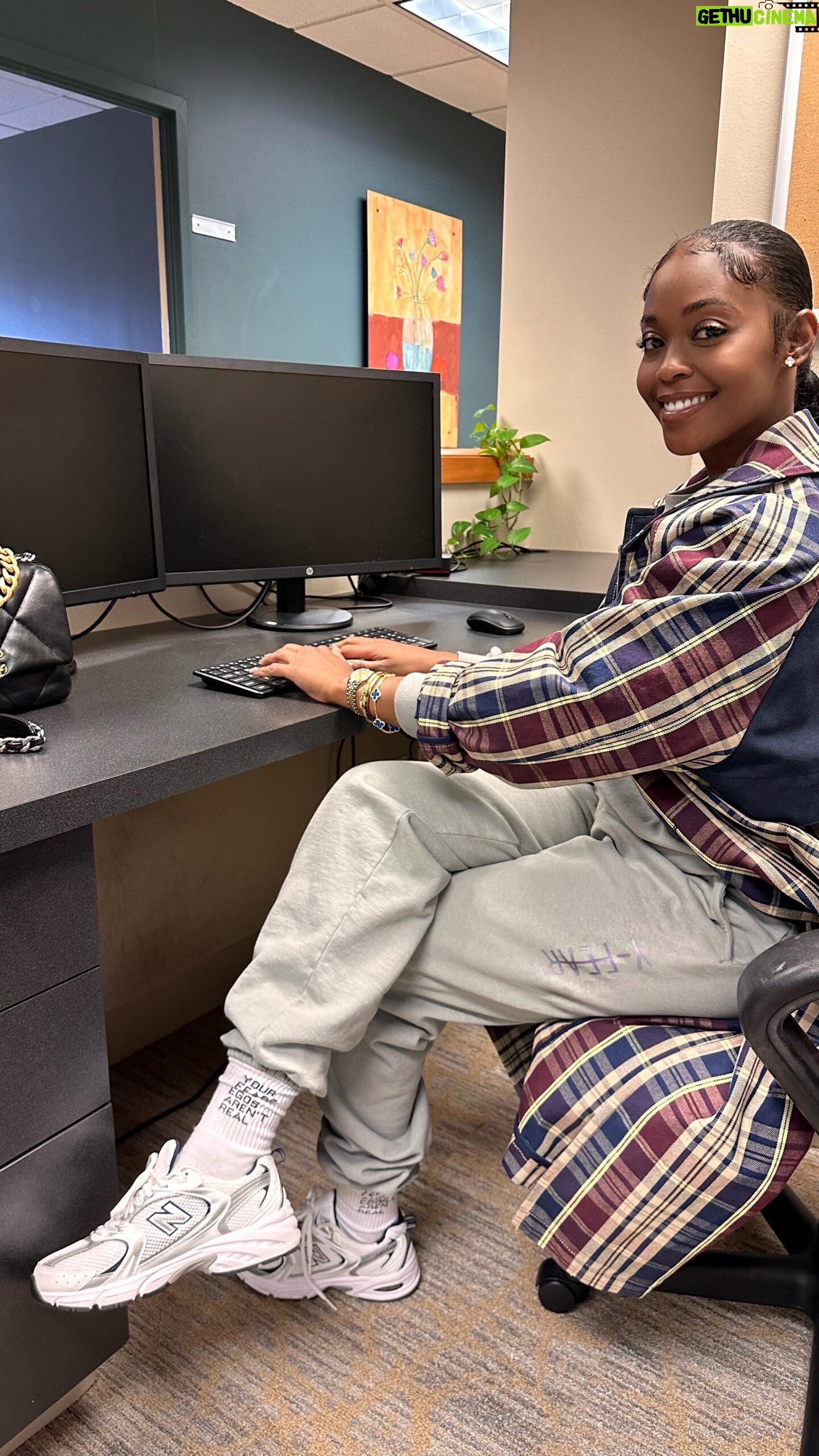 Nafessa Williams Instagram - Y’all the self reflection is real and God is so good. Since I was in Philly I had to take y’all and myself back to my job at the law firm. I was 21 and fresh out of college when I was working here. I actually graduated college early, all honors, gpa: 3.6 and secured this job before graduation . I was studying for the LSAT and all. To most ppl I was winning but I wasn’t happy. So yea I was calling out, going on auditions and eventually got fired. It was emotional for me to go back and sit at my old cubicle and remember how badly I wanted the life I currently have. I’m a Master Manifestor and I’m so grateful I trusted myself and went for it! Truly a blessing to see how far I’ve come, I’m proud of me for doing what was best for me. Lol, no fr! Looking back I’m so grateful for Martin Law for hiring and firing me because it was the push I needed to be where God destined me to be. Y’all it is never too late to make the pivot and chase the hell out of your dreams. Tap into your fearlessness and do that $HIT scared! Your Fears And Egos Aren’t REAL! And to my old co-worker, Sharnette, I appreciated you then and I appreciate you now. Thank you for always supporting me. Sweats and Socks: @y__fear #yfear #streets #dreams #goals #lawyer #actress #actor #philly #hollywood #explore #foryou