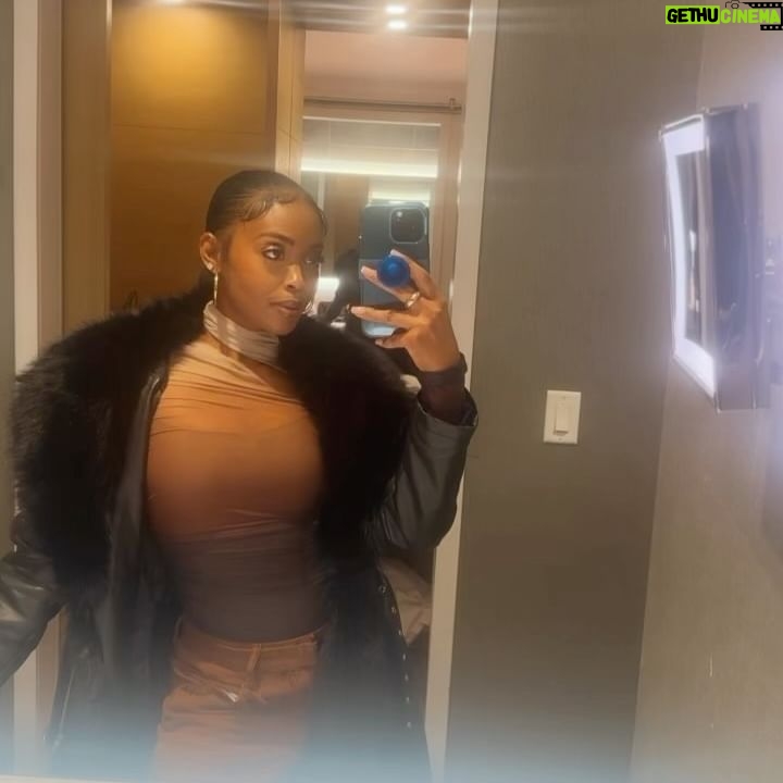 Nafessa Williams Instagram - Life home in Philly this weekend… #philly #family #birthday #foryou #foryoupage #explore 1. MF Mirror Check 2. Brunch at Prime Rib (it was bussin) 3. Yoga (slides @y__fear) 4. Mommy, HBD Apr 4th🥰💕 5. Visiting my old job at the Law Firm (more coming) 6. Seeing my lil cousin off on his Jr. Prom 7. My full look, didn’t get any pics 8. Sissy and Mommy 9. My favorite Pizza 10. @officiallycammi first time in Philly. Had to get her right.