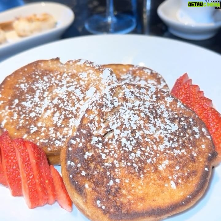 Nafessa Williams Instagram - Life home in Philly this weekend… #philly #family #birthday #foryou #foryoupage #explore 1. MF Mirror Check 2. Brunch at Prime Rib (it was bussin) 3. Yoga (slides @y__fear) 4. Mommy, HBD Apr 4th🥰💕 5. Visiting my old job at the Law Firm (more coming) 6. Seeing my lil cousin off on his Jr. Prom 7. My full look, didn’t get any pics 8. Sissy and Mommy 9. My favorite Pizza 10. @officiallycammi first time in Philly. Had to get her right.