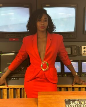 Nafessa Williams Instagram - Fresh off the International Press 🎬📰👠

We gon have to put the kids to bed for my new show y’all‼️🙈 My character Ms Cameron Cook is a powerhouse of a woman and her favorite color is red. That’s all I can tell yall right now. RIVALS…coming soon! 

This time last year I was living in the UK filming this amazing show with @disneyplusuk. I can’t wait for y’all to see it! 

#tv #disneyplusuk #rivals #foryou #explore