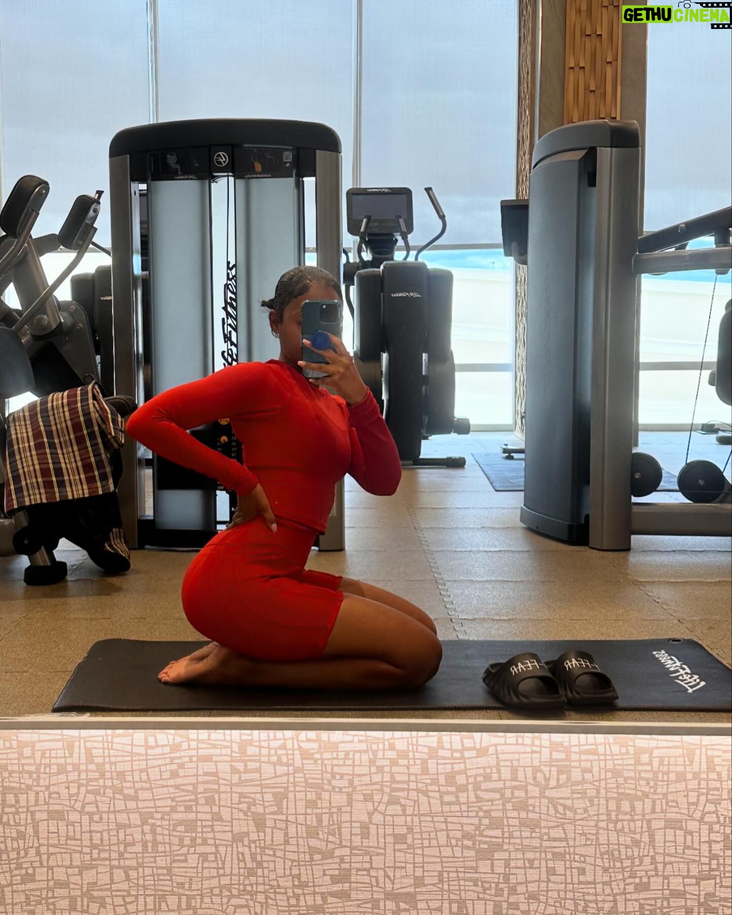Nafessa Williams Instagram - Life home in Philly this weekend… #philly #family #birthday #foryou #foryoupage #explore 1. MF Mirror Check 2. Brunch at Prime Rib (it was bussin) 3. Yoga (slides @y__fear) 4. Mommy, HBD Apr 4th🥰💕 5. Visiting my old job at the Law Firm (more coming) 6. Seeing my lil cousin off on his Jr. Prom 7. My full look, didn’t get any pics 8. Sissy and Mommy 9. My favorite Pizza 10. @officiallycammi first time in Philly. Had to get her right.