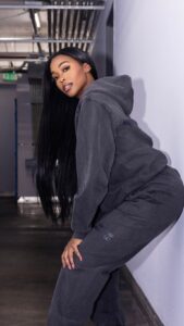 Nafessa Williams Instagram - Get into it! @nafessawilliams shows us how she styles some of her favorite Y-FEAR pieces. Which fit was your favorite? 👇🏾