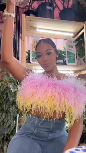 Nafessa Williams Instagram - Happy Sunday yall! I’m outside feeling cute. Yall feeling my feather top?! 🫶🏾💕 #fashion #feathers #sunday #explore #foryou