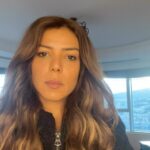 Nahed El Sebai Instagram - الترجمة: انا حبيت اوصل لناس بلغة تانية و قالوا لي لو عملت ڤيديو بالعربية قد يتم حجبه الذي يحدث الان في غزه هو جريمة حرب و جريمة ضد الانسانية. الاسرائليون مستمرون في قتل الاطفال و النساء و كبار السن و قاموا ايضا بتفجير مستشفى ما نستطيع عمله هو الدعاء الدعاء لهم و زيادة الدعم و المعونات لانهم حقيقي في اشد الحاجة هذا هو الوقت الذي يجب ان يسمع فيه العالم صوتنا ومهم جدًا نشر جرائمهم طول الوقت