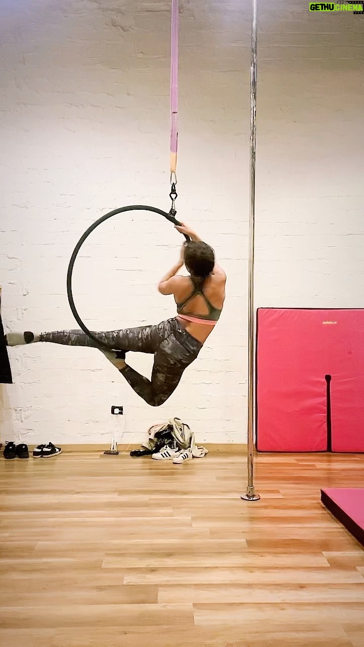 Nahed El Sebai Instagram - Some days it’s not about health or building muscles .. it’s just therapy #arialhoop #fitnessmotivation #fitnesslife