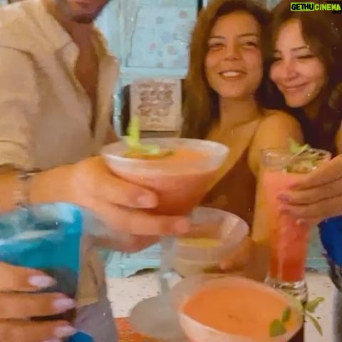 Nahed El Sebai Instagram - Lovely gathering with my family and my best friends who became family 🍹🏡