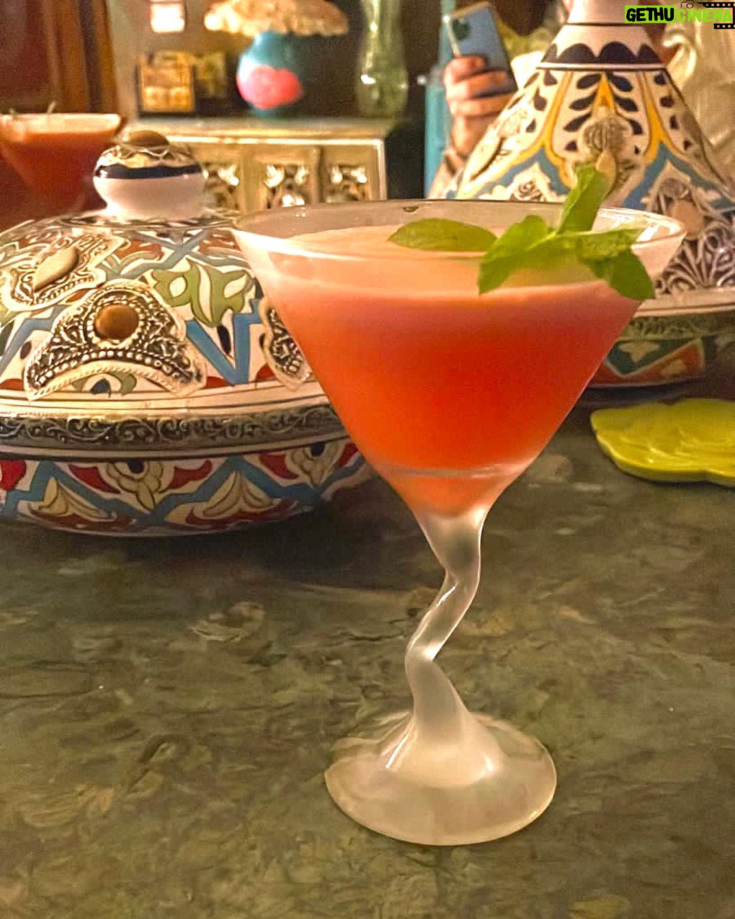 Nahed El Sebai Instagram - Lovely gathering with my family and my best friends who became family 🍹🏡