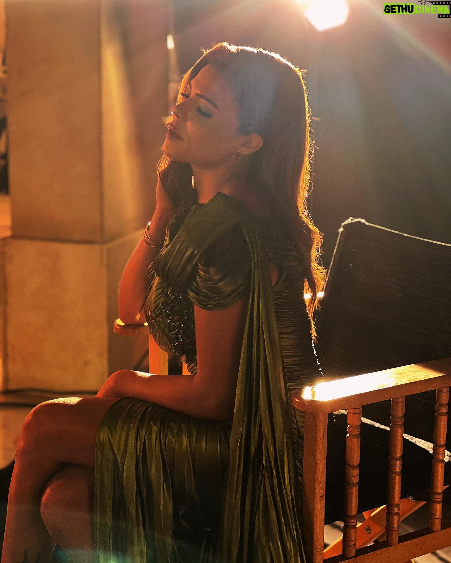 Nahed El Sebai Instagram - From the opening of the 44th edition of cairo international film it was an amazing night ✨⭐️🌟 Thank you for making me feel like a queen U r the best team ever Stylist: @styledbyaseifelnasr Makeup: @wedyanmohy Hairstylist: @nagla_mn2000 @alsagheersalons Dress: @fouadsarkis Clutch: @okhtein Jewelry: @marcriadjewelry and @vintagelanejewerly #ciff #cairointernatinalfilmfestival #cairofilmfestival