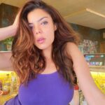 Nahed El Sebai Instagram - Golden hour doing my plants good 🤗🍀🌺