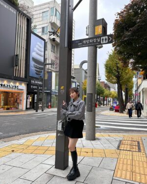 Nako Yabuki Instagram - このあと23:00からAnother Skyに出演させていただきます☁️

韓国に行って、イェナちゃん、当時のマネージャーさん、ヨンジュン先生など色んな方にお会いしたり、色んなことを思い出しながらロケさせていただきました！

是非ご覧ください✨