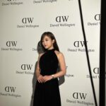 Nako Yabuki Instagram - この度、私がアンバサダーを務めるDanielWellington との限定コラボアイテムが発売になりました！ クールなチャコールカラーで毎日に溶け込みやすくジェンダーレスに使いやすいスタイリッシュなデザイン。 カジュアルにもオフィスにも使えるようなデザインをセレクトしました。 ＠danielwellington から ぜひチェックしてくださいね✨ #PR#danielwellington #danielwellingtonxNako #Holidaygift