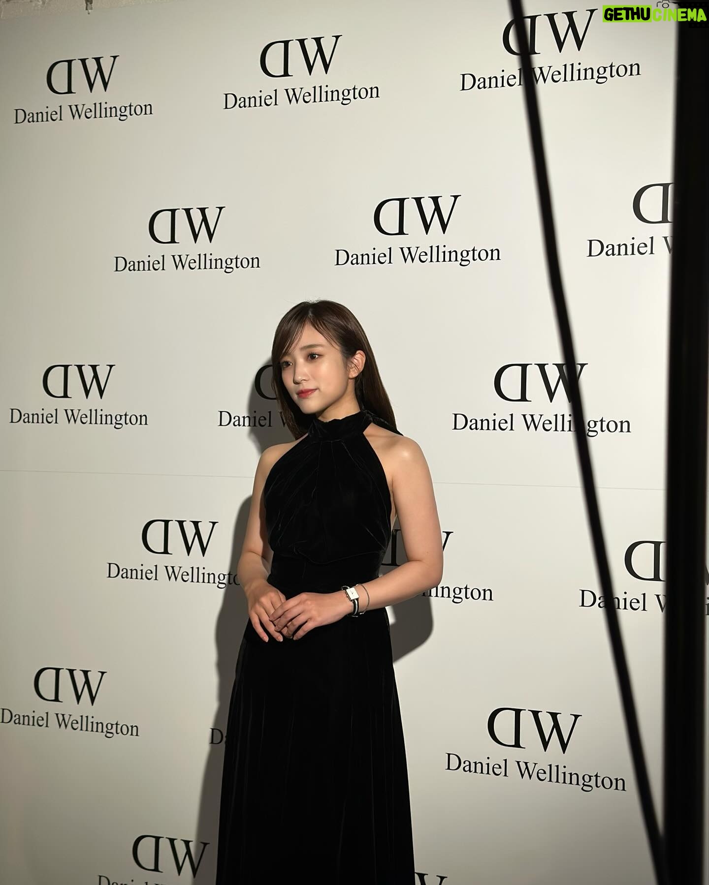 Nako Yabuki Instagram - この度、私がアンバサダーを務めるDanielWellington との限定コラボアイテムが発売になりました! クールなチャコールカラーで毎日に溶け込みやすくジェンダーレスに使いやすいスタイリッシュなデザイン。 カジュアルにもオフィスにも使えるようなデザインをセレクトしました。 @danielwellington から ぜひチェックしてくださいね✨ #PR#danielwellington #danielwellingtonxNako #Holidaygift