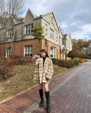 Nako Yabuki Instagram - このあと23:00からAnother Skyに出演させていただきます☁️

韓国に行って、イェナちゃん、当時のマネージャーさん、ヨンジュン先生など色んな方にお会いしたり、色んなことを思い出しながらロケさせていただきました！

是非ご覧ください✨