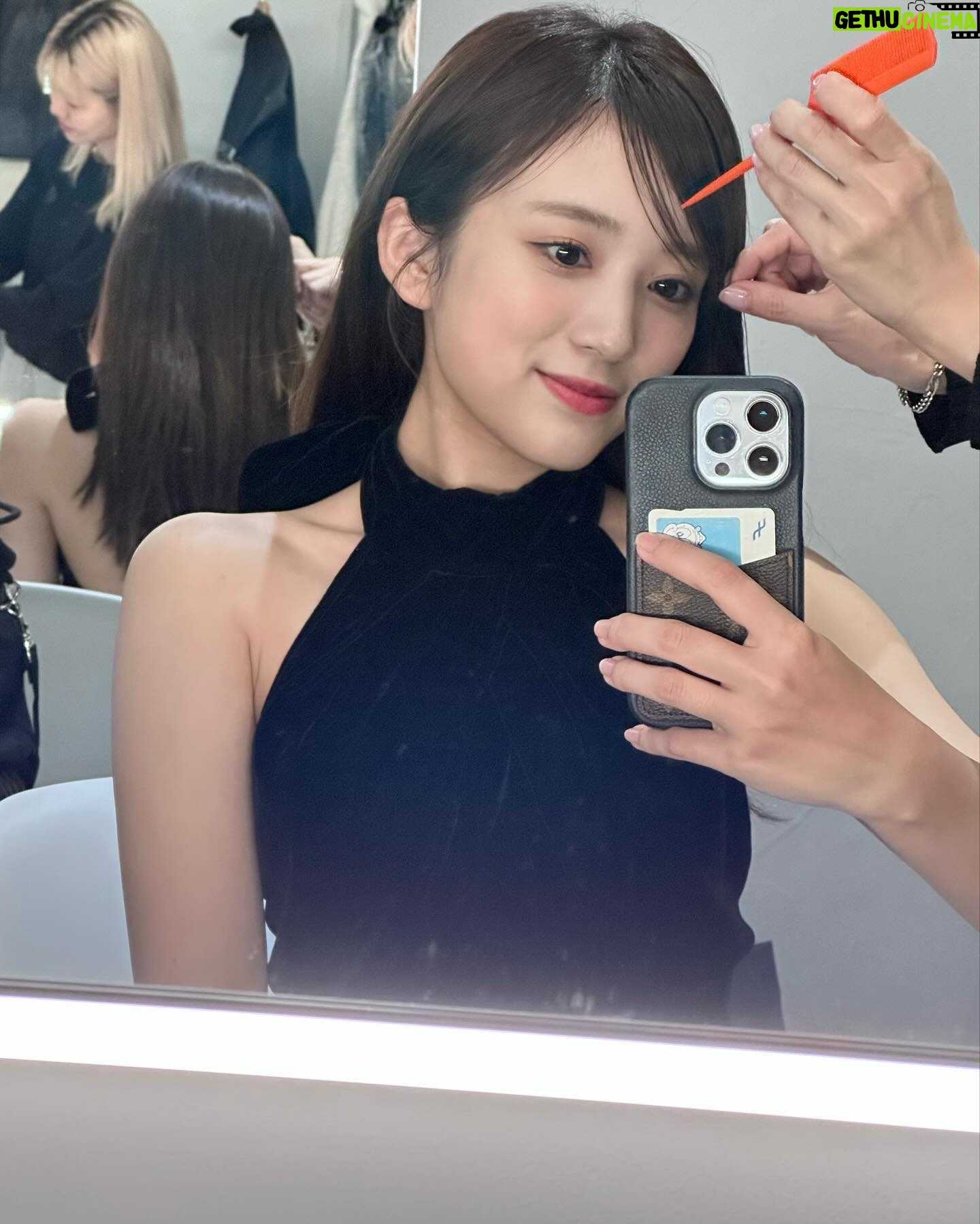Nako Yabuki Instagram - この度、私がアンバサダーを務めるDanielWellington との限定コラボアイテムが発売になりました! クールなチャコールカラーで毎日に溶け込みやすくジェンダーレスに使いやすいスタイリッシュなデザイン。 カジュアルにもオフィスにも使えるようなデザインをセレクトしました。 @danielwellington から ぜひチェックしてくださいね✨ #PR#danielwellington #danielwellingtonxNako #Holidaygift