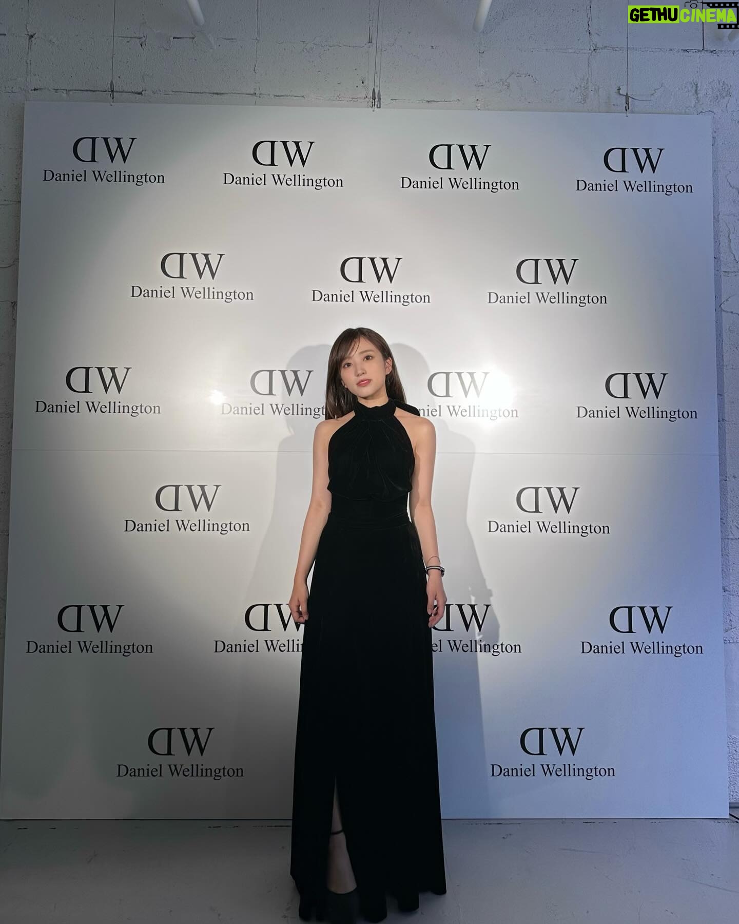 Nako Yabuki Instagram - この度、私がアンバサダーを務めるDanielWellington との限定コラボアイテムが発売になりました! クールなチャコールカラーで毎日に溶け込みやすくジェンダーレスに使いやすいスタイリッシュなデザイン。 カジュアルにもオフィスにも使えるようなデザインをセレクトしました。 @danielwellington から ぜひチェックしてくださいね✨ #PR#danielwellington #danielwellingtonxNako #Holidaygift