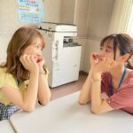 Nako Yabuki Instagram - #癒しのお隣さんには秘密がある 田辺ちゃん、自分の気持ちに気づくの遅過ぎたけど、最後は恋が実ってよかった😭😂✨ そして最後の先輩(藤子さん)と仁科さんのピクニックの写真はもう、、、素敵過ぎましたね🤦🏻‍♀️🥺✨ 写真は、色んな場面のオフショットです📷 #となヒミ 最終話ご視聴ありがとうございました！！