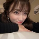 Nako Yabuki Instagram - 最近寝ても寝ても眠い🥱 @loccitane_jp 寝不足が少し続いてお肌もお疲れモードだな〜と思っていたので、イモーテル オーバーナイトリセットセラムを取り入れ始めました✨ 翌朝のツヤが違う気がして使い続けようと思っています🌙 #PR #loccitanepr #イモーテルオーバーナイトリセットセラム #夜用美容液 #美容液 #夜リセット