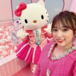 Nako Yabuki Instagram – 3/15(金)からサンシャインシティ噴水広場で開催中の Sanrio Lovers party に行ってきました🎀
なんと、、、
キティちゃんが案内してくれました🥹

色んなコンセプトのフォトスポットがあったり、韓国のプリクラもあってその場でプリントしてデコレーションまで出来ました💖
カフェメニューもカラフルでとっても可愛かったです☁️

3/31(日)までやっているので、春休みのお出かけにぜひ行ってみてください😊✨

#sanrio
#sanrioloversparty
#PR