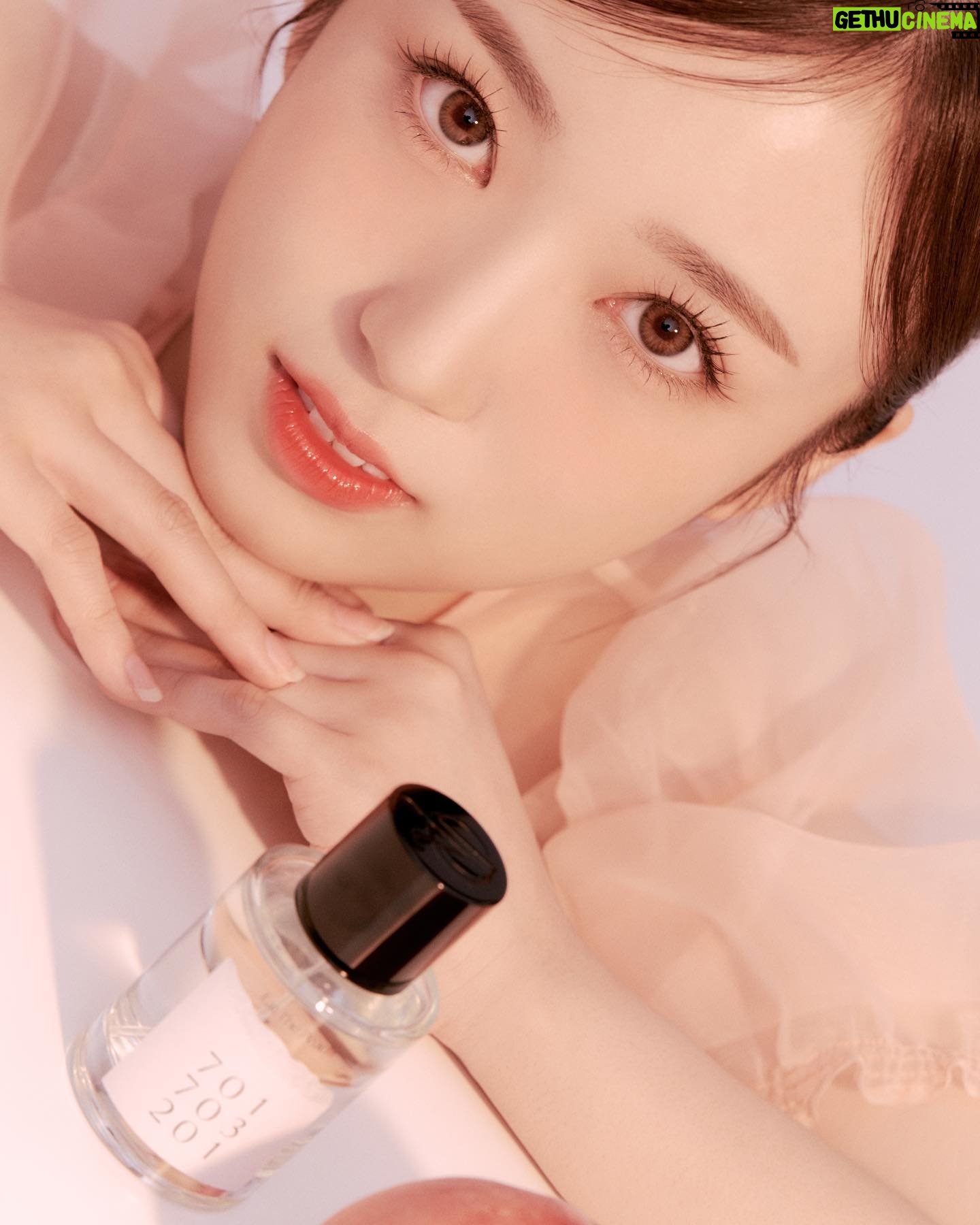 Nako Yabuki Instagram - Addict(エイディクト)@addict_jp の ジャパンアンバサダーに就任しました🌷 韓国で撮影したキービジュアル、とてもお気に入りです☺︎ もぎたての果実のような香りや爽やかなお花の香りなど身に纏ったり、お部屋にフワッと香らせたい香りが沢山あり私も愛用させていただいてます💟 これから皆さんにエイディクトの魅力をお届けするのが楽しみです🫧 #PR @addict_jp #Addict #エイディクト