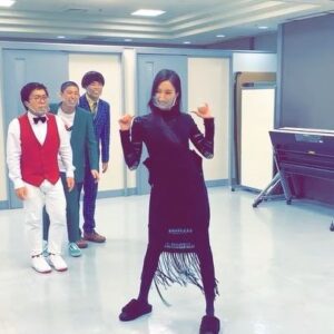 Nanao Instagram - 菜々緒ポーズは
私の持ちギャグではありません。笑

怪奇!YesどんぐりRPGさん
一発ギャグの伝授
ありがとうございました！

惜しくも小指骨折しちゃって
出来なかったビヨンセ

皆が笑ってくれて良かった…
芸人さんの凄さを痛感致しました！