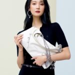 Nanao Instagram - 本日発売のPrecious 5月号で 私も愛用中のジバンシィの アイコンバッグ「#Voyou」 を沢山紹介しています！ また、全国のジバンシィ ブティックでは今日から 私が表紙のカタログを ご来店の方へ配布します！ ぜひ見てみてください❤️‍🔥 @givenchy #givenchy #givenchyfamily #givenchyvoyou @precious.jp @kazuki_nagayama