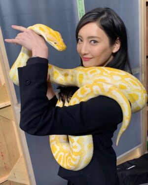 Nanao Instagram - こんにちは #蛇女 こと ＃牧野巴です🐍💛 今夜22:00〜 #インハンド 第３話 放送です💖

@inhand_tbs
