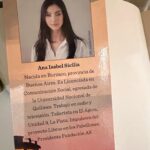 Nancy Dupláa Instagram - El libro de Anita @anita.sicilia Anita empieza a concurrir a los penales donde se encuentra mucha gente privada de su libertad..a dar en principio talleres de lectura sin saber q iba a convertirse en encuentros afectivos y enriquecedores…y a darle vida a la fundación AS De pabellón en pabellón llevando historias y cargándose de emociones llega este libro donde cuenta sus experiencias más emocionantes y como armó Bibliotecas para personas privadas de su libertad … Ahí donde había un vacío Anita lo lleno de color mostrándonos q es importante dar de si todo lo q puedas dar y más ❤️ Gracias por eso!!!! LIBROS TRAS LAS REJAS De Ana Sicilia