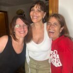 Nancy Dupláa Instagram - Y vamos a hacer teatro nomas…y cómo si fuera poco nos engalana @negropolisok … cómo!??? Van a tener q venir a vernos a partir del mes de Abril en el Multitratro Comafi Aquí con nuestra dire @corinafiorillo abrazando fuerte a la Negra para ver si es verdad q es parte en esta aventura! Y encima acompañada x mis compas queridos @fermetilli y @juanpablogeretto q la van a descoser!!! Allá vamos!!! Gracias Negra! @tomas.rottemberg @exitlaobra