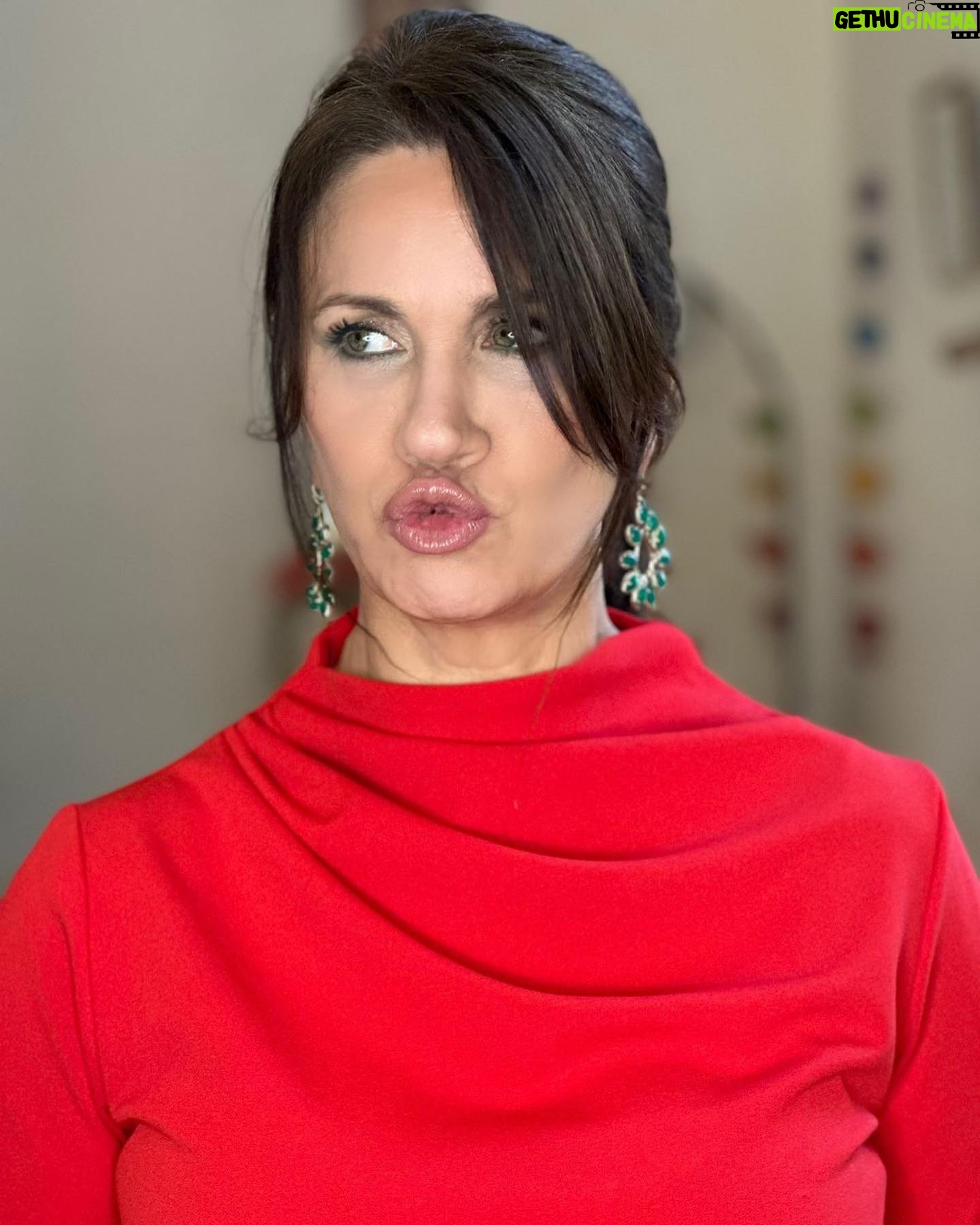 Nancy Dupláa - 48.7K Likes - Con el amor de @verolozanovl en #cortaxlozano❤️ conversando sobre @unicornio_film
Q estrena el 28 de septiembre en todos los cines!!!
Y mis indispensables de siempre!!
Gracias amigas!
Pantalón y top @cynthiamartos
Zapatillas @converse_ar
Aros @kendrascott
Make up & Pelo @muypaularey
Y a Uds gracias x la onda!!!
@juariu
@paolajuarezok
@mauro.szeta
@costaokis
@lasobrideperez
@victoriaxipolitakisok
Todo todito en tus manos
@caromarafioti ❤️
Y la más dulce @muypaularey
Y de yapa mi Negrito lindo de mi ❤️
@elnegroale1976