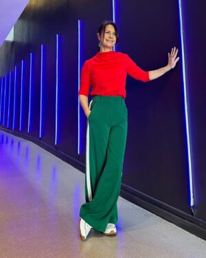 Nancy Dupláa Instagram - Con el amor de @verolozanovl en #cortaxlozano❤️ conversando sobre @unicornio_film 

Q estrena el 28 de septiembre en todos los cines!!!

Y mis indispensables de siempre!!
Gracias amigas!

Pantalón y top @cynthiamartos
Zapatillas @converse_ar
Aros @kendrascott
Make up & Pelo @muypaularey

Y a Uds gracias x la onda!!!
@juariu 
@paolajuarezok 
@mauro.szeta 
@costaokis 
@lasobrideperez 
@victoriaxipolitakisok 

Todo todito en tus manos
@caromarafioti ❤️
Y la más dulce @muypaularey

Y de yapa mi Negrito lindo de mi ❤️
@elnegroale1976