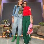 Nancy Dupláa Instagram - Con el amor de @verolozanovl en #cortaxlozano❤️ conversando sobre @unicornio_film Q estrena el 28 de septiembre en todos los cines!!! Y mis indispensables de siempre!! Gracias amigas! Pantalón y top @cynthiamartos Zapatillas @converse_ar Aros @kendrascott Make up & Pelo @muypaularey Y a Uds gracias x la onda!!! @juariu @paolajuarezok @mauro.szeta @costaokis @lasobrideperez @victoriaxipolitakisok Todo todito en tus manos @caromarafioti ❤️ Y la más dulce @muypaularey Y de yapa mi Negrito lindo de mi ❤️ @elnegroale1976