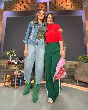 Nancy Dupláa Instagram - Con el amor de @verolozanovl en #cortaxlozano❤️ conversando sobre @unicornio_film 

Q estrena el 28 de septiembre en todos los cines!!!

Y mis indispensables de siempre!!
Gracias amigas!

Pantalón y top @cynthiamartos
Zapatillas @converse_ar
Aros @kendrascott
Make up & Pelo @muypaularey

Y a Uds gracias x la onda!!!
@juariu 
@paolajuarezok 
@mauro.szeta 
@costaokis 
@lasobrideperez 
@victoriaxipolitakisok 

Todo todito en tus manos
@caromarafioti ❤️
Y la más dulce @muypaularey

Y de yapa mi Negrito lindo de mi ❤️
@elnegroale1976