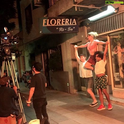 Nancy Dupláa Instagram - YA ESTA EN LOS CINES UNICORNIO de @naturalarpajou Una historia bien bien bonita con mis tres queridas compas @carocali @dieguezsofia @camilaazulsosa Y un elenco q la rompen @nicopauls Ah! Nótese en la ultima foto mis dotes para la danza gracias a la mano amorosa y paciente de nuestra coreógrafa @danzapilates1 VENGAN AL CINE❤️
