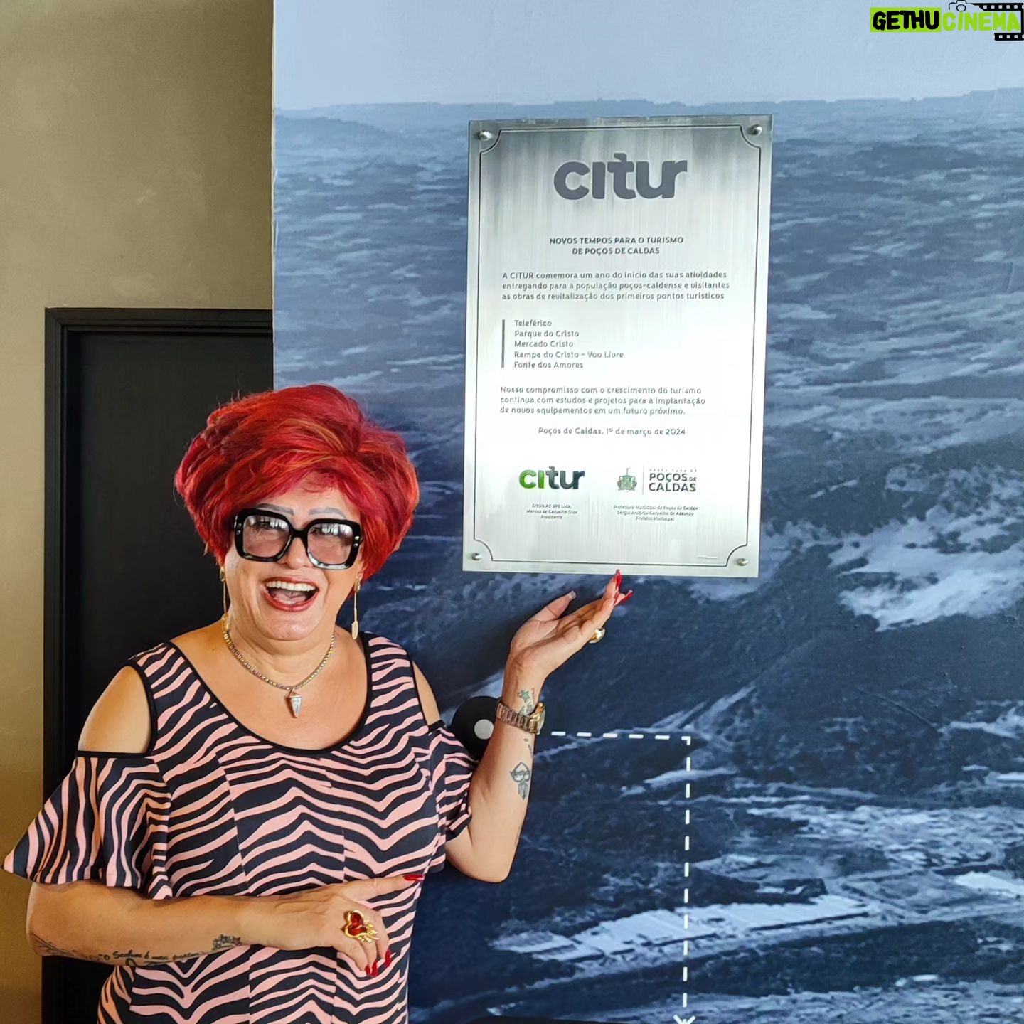 Nany People Instagram - No domingo (10/03) nossa querida @nanypeople que é embaixadora do turismo de Poços de Caldas esteve no teleférico para inaugurar a primeira cabine rosa do atrativo 🩷 Nany conquista todos com seu carisma e simpatia. Foi um dia único que ficará marcado na história de Poços de Caldas e na história da CITUR. Nany, deixamos aqui o nosso muito obrigado por sempre dividir conosco momentos inesquecíveis. #nanypeople #teleferico #minasgerais #suldeminas #poçosdecaldas #grupocitur #turismo