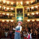 Nany People Instagram – Obrigada São Luís do Maranhão!!!

A noite inesquecível de “Como Salvar um Casamento” no segundo teatro mais antigo do Brasil, o  Teatro Arthur Azevedo ficou pra história!

O público foi às gargalhadas e, cá entre nós, tenho certeza que se identificou bastante com as histórias do espetáculo.

Obrigada por tanto, São Luís do Maranhão. 
Obrigada, @tabladoproducoes. Em breve tem mais Nany People no Maranhão! 🩷💍

📹 @foca.pro
@tabladoproducoes
@teatroarthurazevedooficial
@lukascordeiro_
@mg8cultural