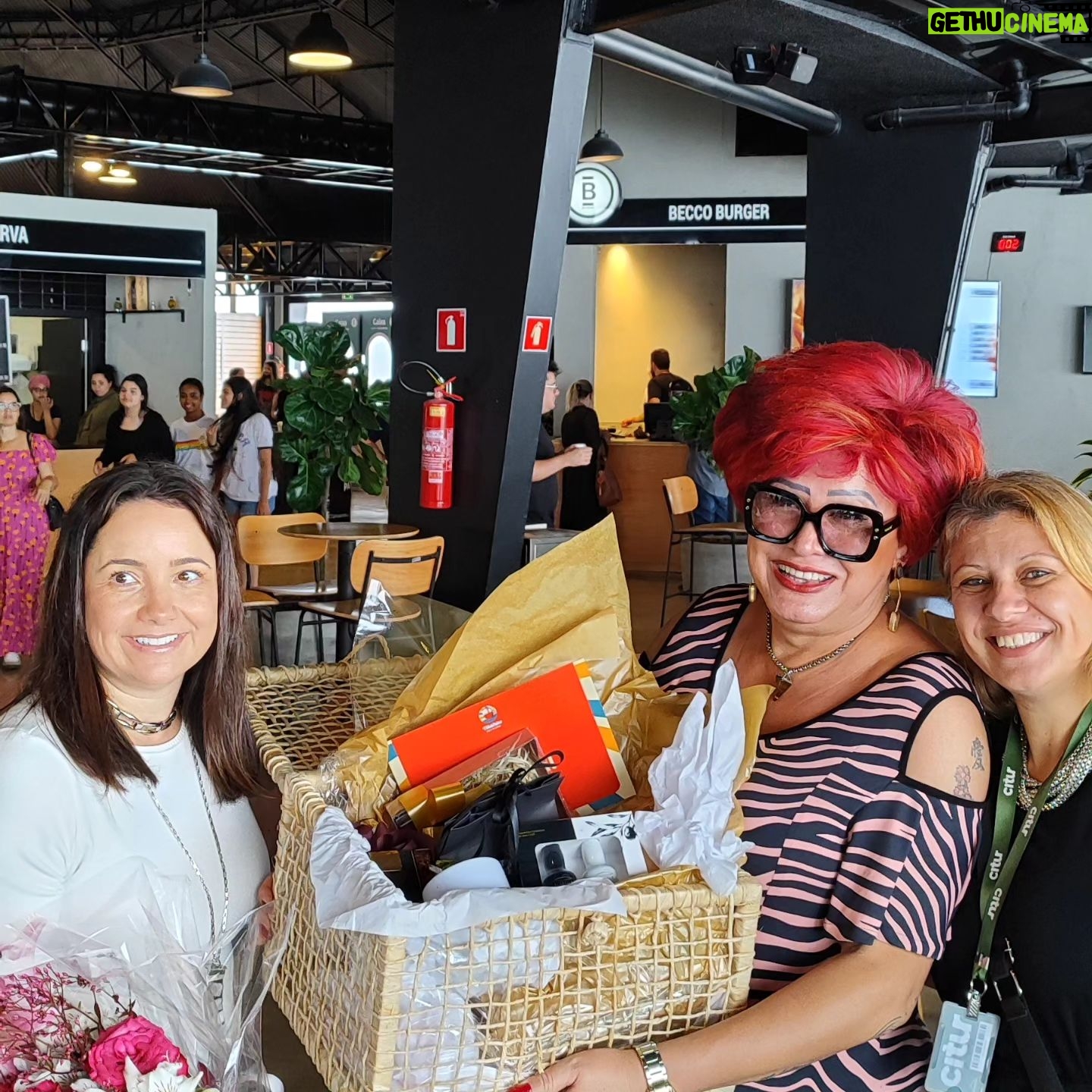 Nany People Instagram - No domingo (10/03) nossa querida @nanypeople que é embaixadora do turismo de Poços de Caldas esteve no teleférico para inaugurar a primeira cabine rosa do atrativo 🩷 Nany conquista todos com seu carisma e simpatia. Foi um dia único que ficará marcado na história de Poços de Caldas e na história da CITUR. Nany, deixamos aqui o nosso muito obrigado por sempre dividir conosco momentos inesquecíveis. #nanypeople #teleferico #minasgerais #suldeminas #poçosdecaldas #grupocitur #turismo