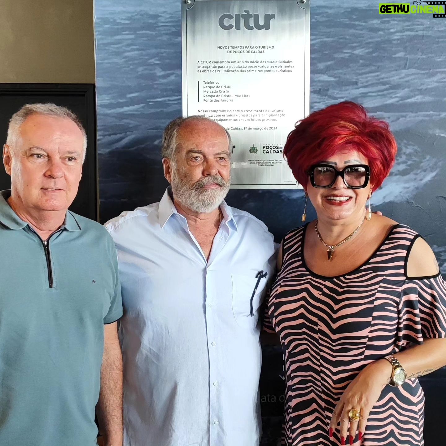 Nany People Instagram - No domingo (10/03) nossa querida @nanypeople que é embaixadora do turismo de Poços de Caldas esteve no teleférico para inaugurar a primeira cabine rosa do atrativo 🩷 Nany conquista todos com seu carisma e simpatia. Foi um dia único que ficará marcado na história de Poços de Caldas e na história da CITUR. Nany, deixamos aqui o nosso muito obrigado por sempre dividir conosco momentos inesquecíveis. #nanypeople #teleferico #minasgerais #suldeminas #poçosdecaldas #grupocitur #turismo