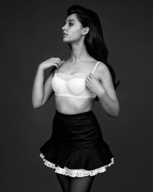 Naomi Scott Instagram - @wmag!!! What is happening 😱😱😱
Photography: @alasdairmclellan
Styling: @saramoonves
Hair: @jamespecis
Makeup: @francelledaly
Nails: @ajax_jachno.  Link to full interview in bio!!!